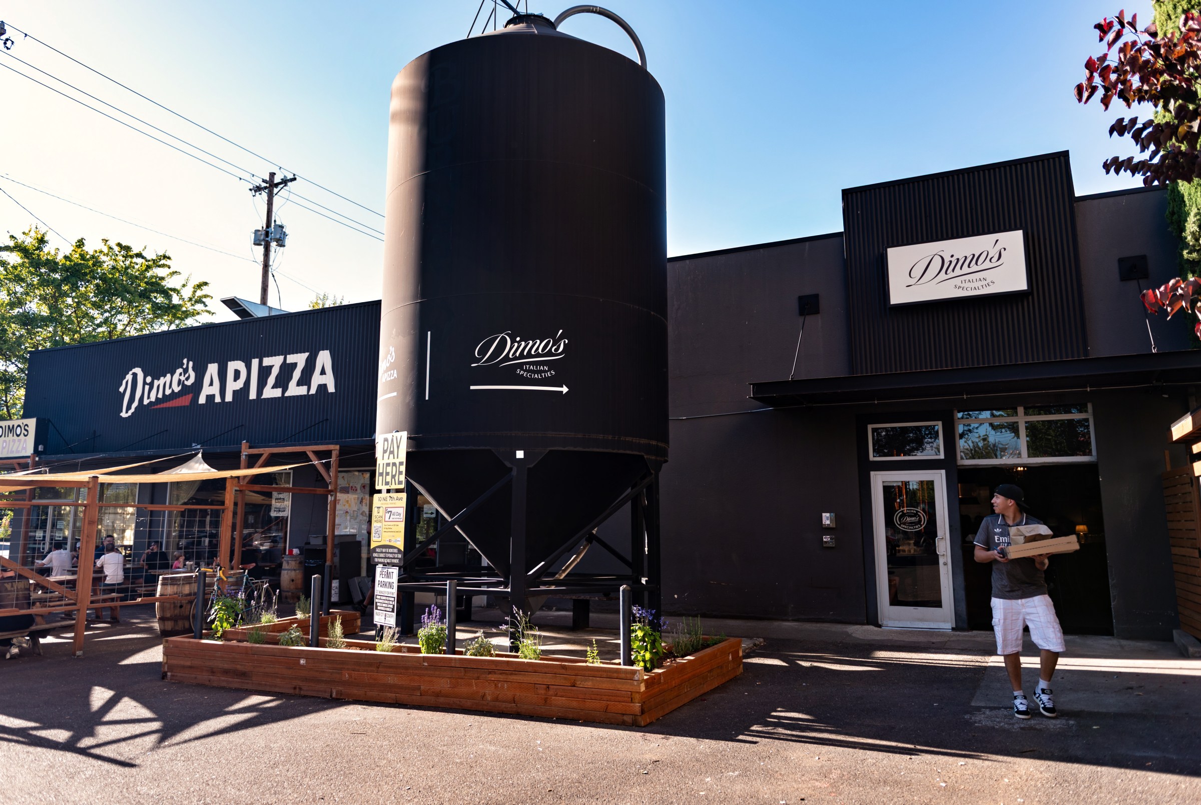 The outside of a restaurant.