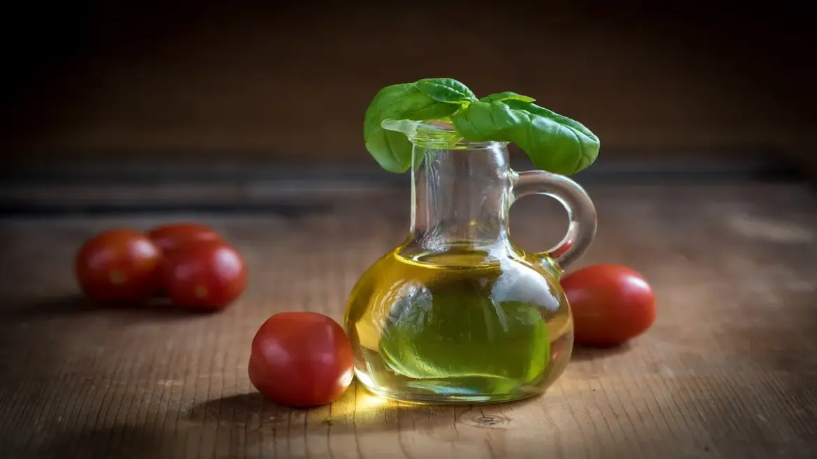 Oil, production in Italy is falling: between duties and increased production costs, what to do to recover? Extra Virgin Olive Oil: Puglia, Sicily and Tuscany share the prizes for the best oils in Italy