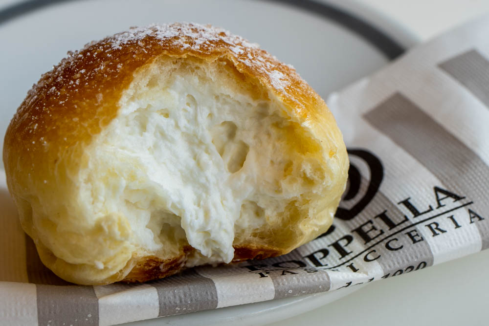 Il Fiocco di Neve at Pasticceria Poppella in Naples