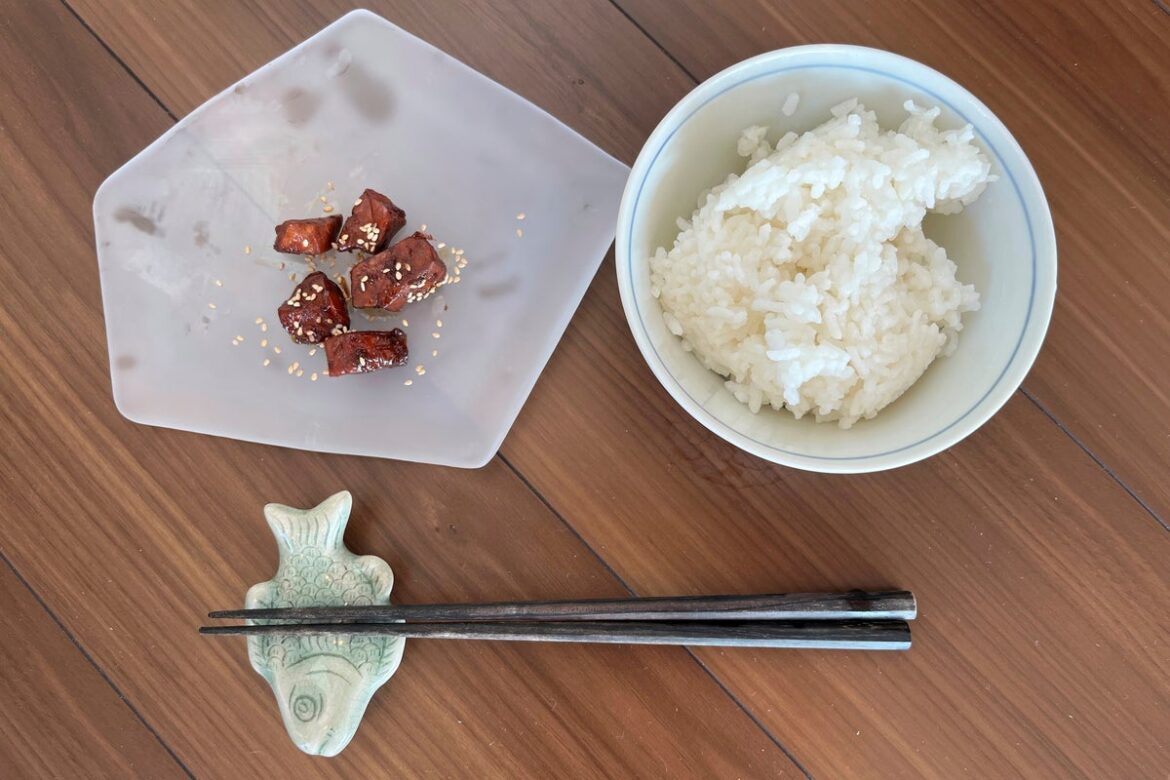 A simple recipe for tsukudani, an everyday Japanese side dish to eat with hot rice