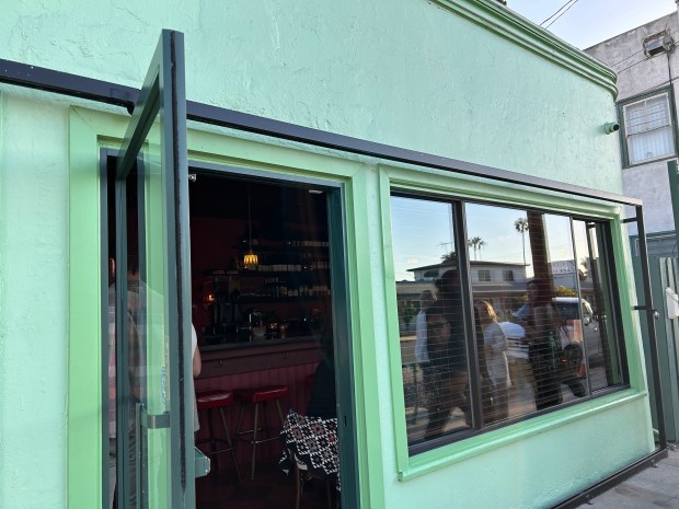 Due Fiori has no sign out front, no business card...