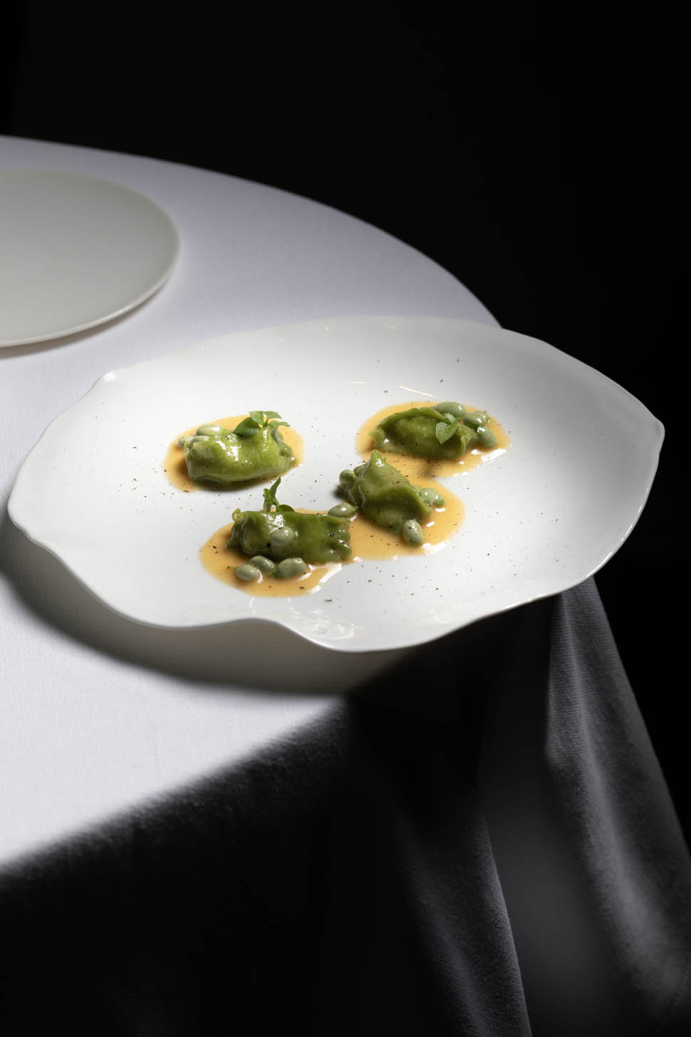 Luca s Ravioli del plin all aglio orsino e caprino emulsione al pimenton de la vera crema di piselli e fave 1 1