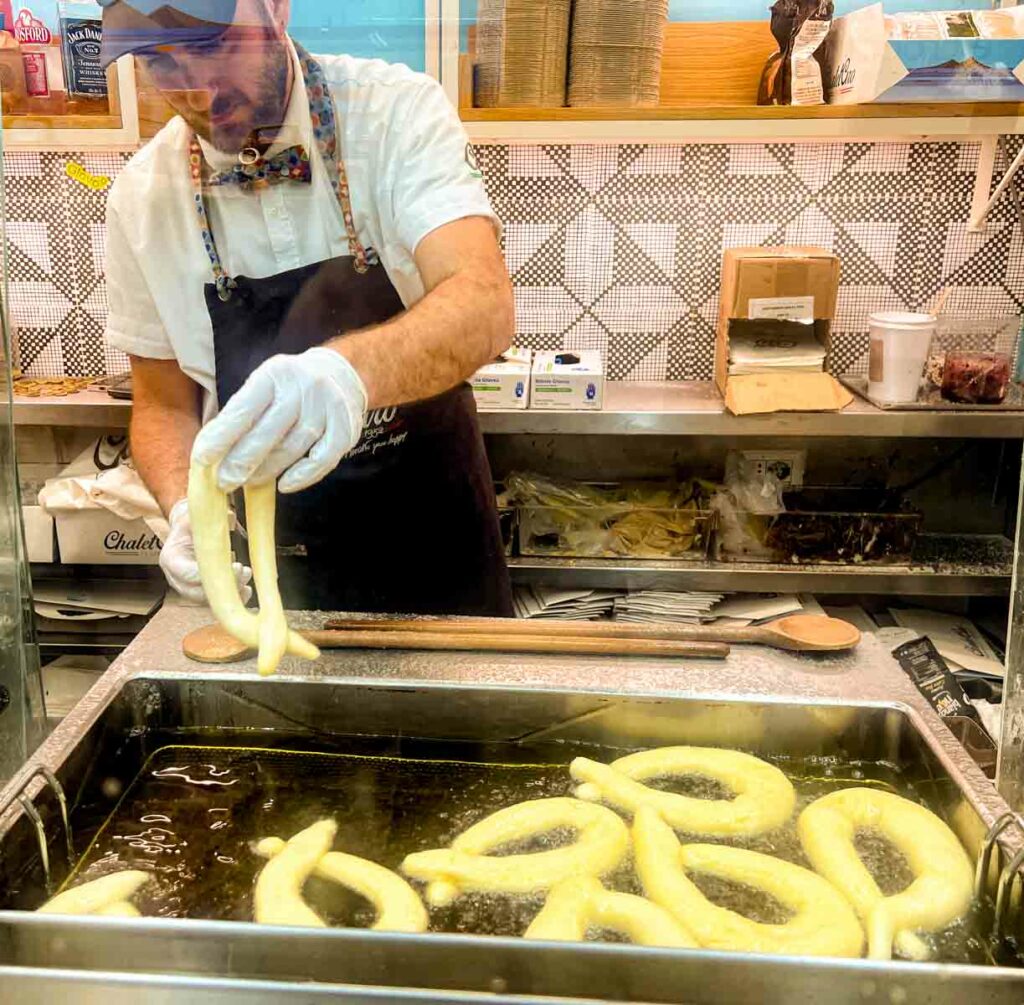 Making Graffe at Chalet Ciro in Naples