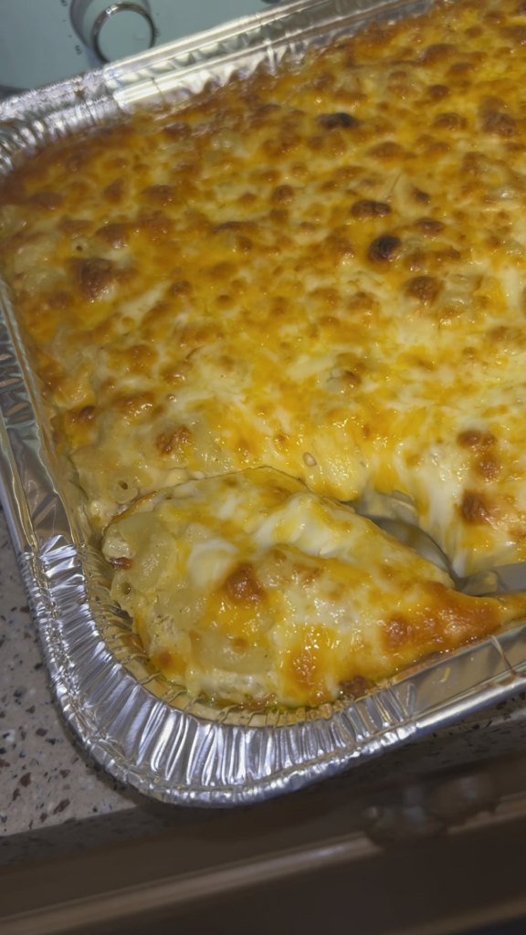 Arguably the gooey-est and cheesiest Mac n Cheese ever! Arguably the gooey-est and cheesiest Mac n Cheese ever!