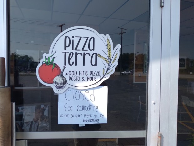 A sign Tuesday, July 15, 2025, on the door of Pizza Terra, 302 Melton Road in Burns Harbor, notes the restaurant is closed for remodeling. It shut down because of a court dispute. (Jim Woods/for Post-Tribune)