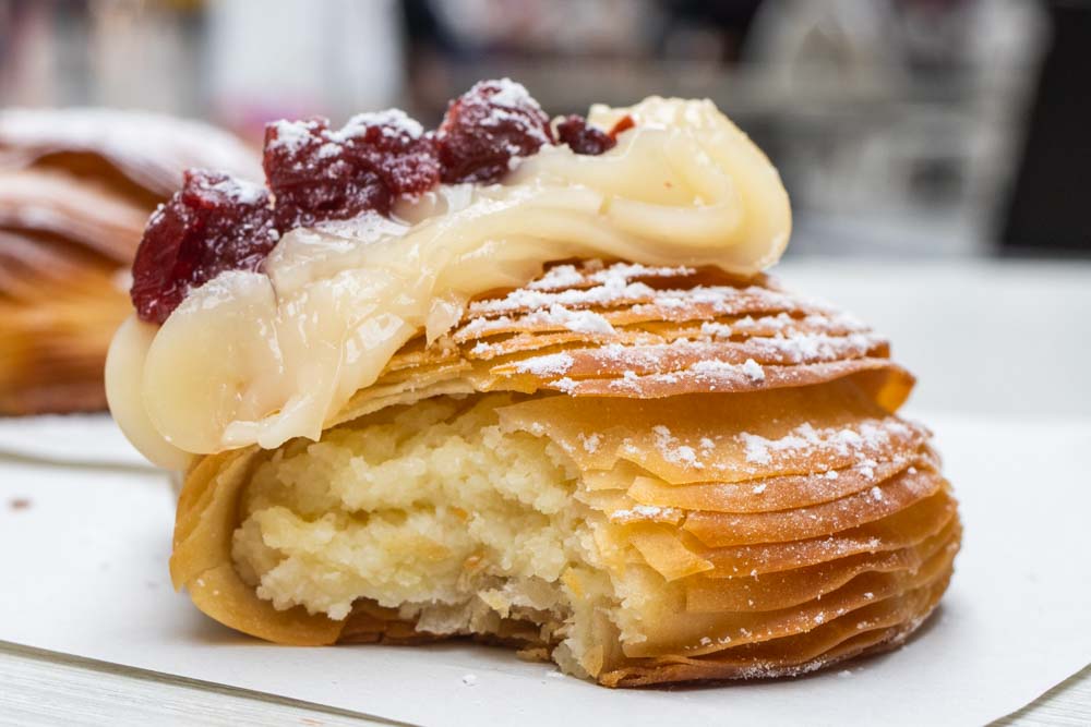 Santa Rosa at Sfogliatella Mary in Naples