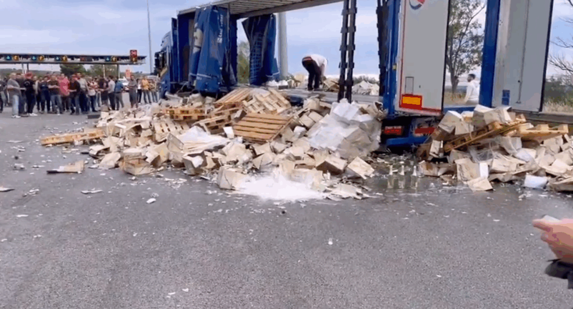 French vignerons destroy Spanish wine to protest cheap imports