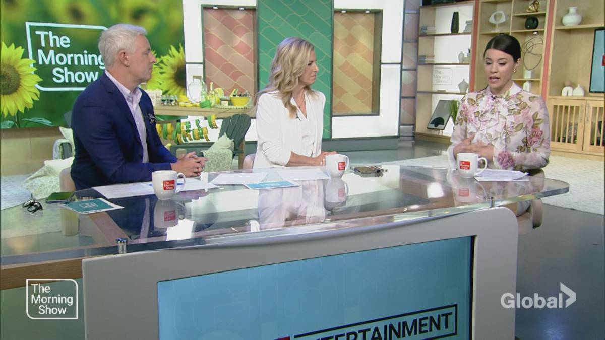Click to play video: 'Brad Pitt breaks silence on finalizing divorce from Angelina Jolie'
