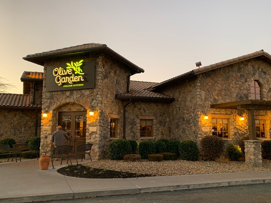Olive Garden Exterior Pigeon Forge