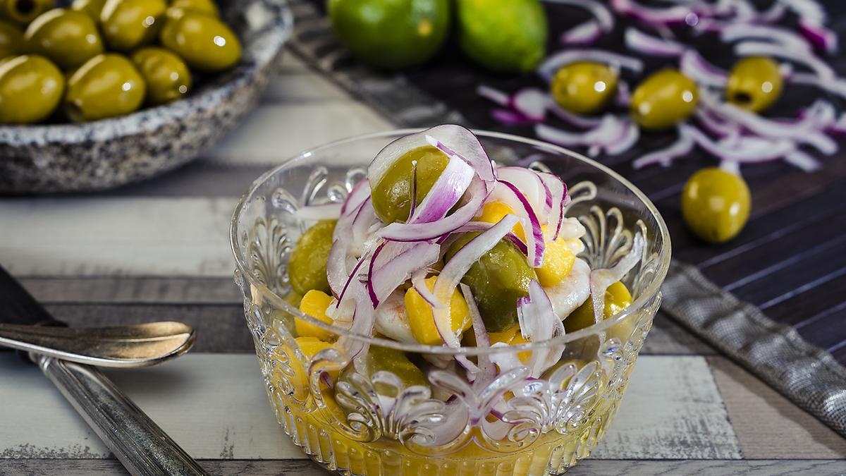 Olive ceviche with prawns and mango.