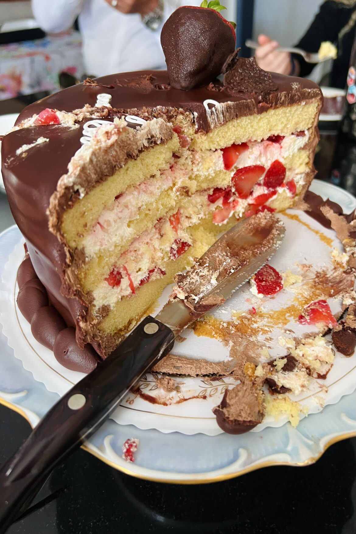 strawberries, buttercream, and chocolate ganache 🍓