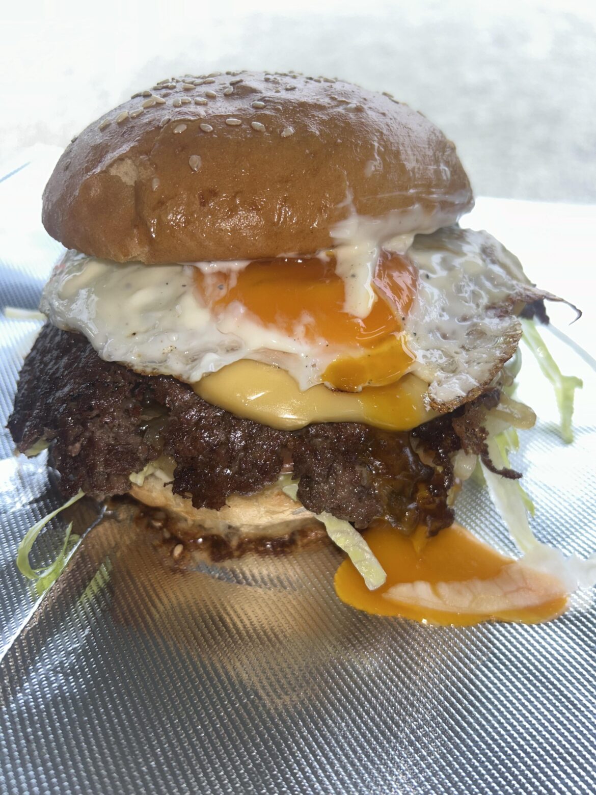 Truffle infused smash burger with jalapeño truffle aioli, and smoked Gouda 🫣