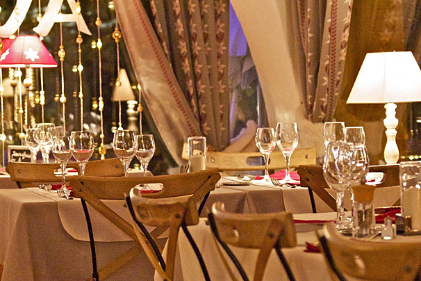 Au Grenier Restaurant, Alpe d'Huez interior