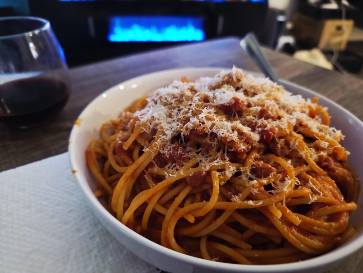 Bacon and tomato spaghetti