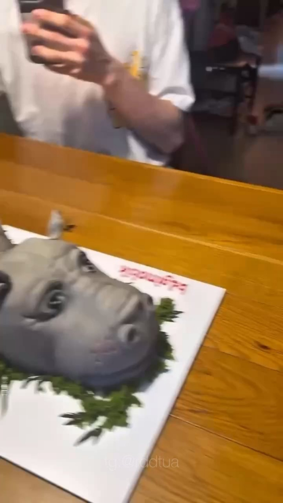 Is this a good method to serve a cake for birthday?