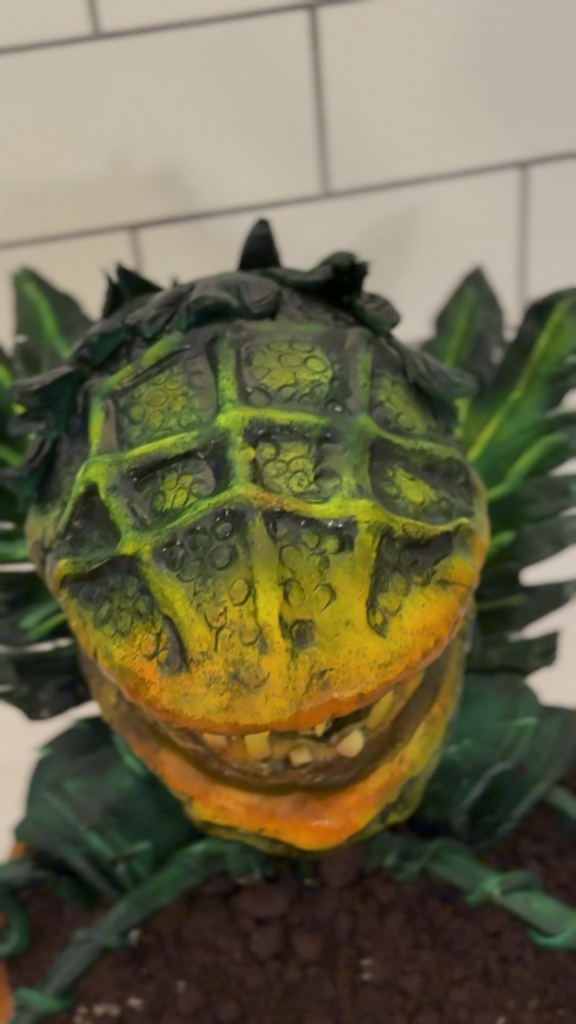 I made an Audrey II cake for my birthday/Summerween.