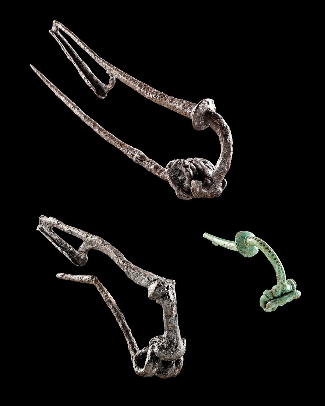 Ancient brooches, wine jugs, and a bone pen found in Celtic settlement in Germany