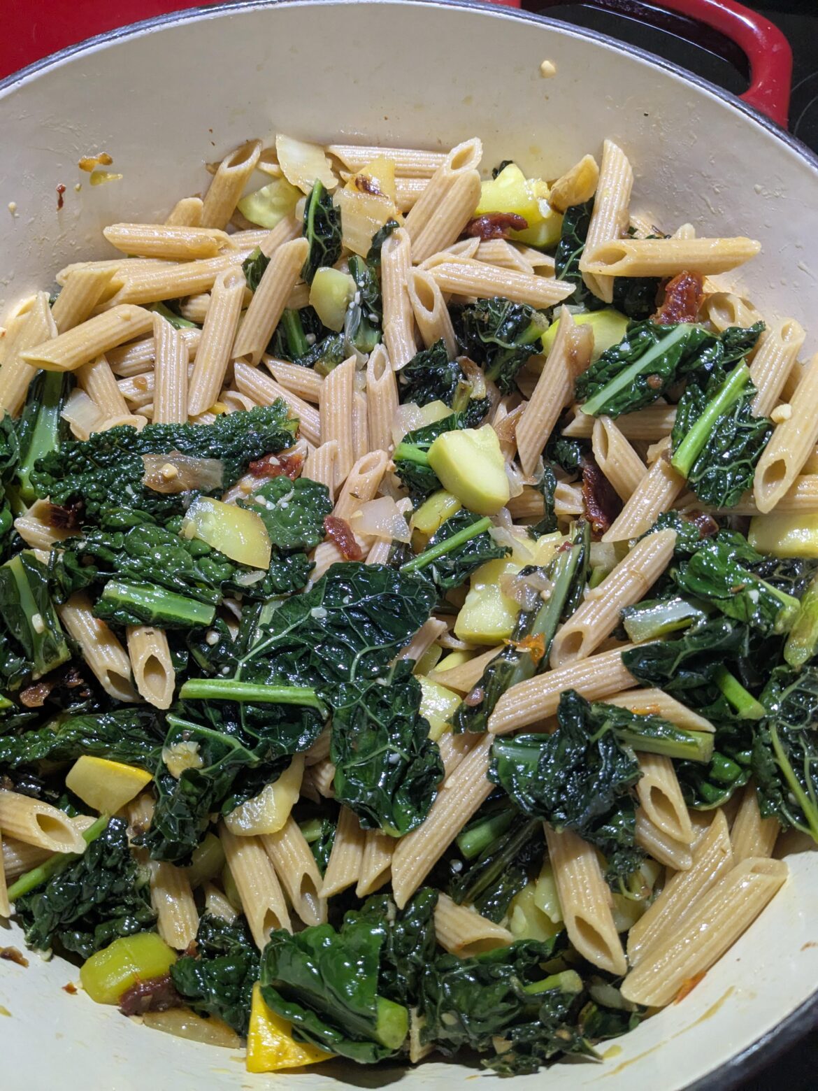 Super easy healthy AF pasta with kale and zucchini