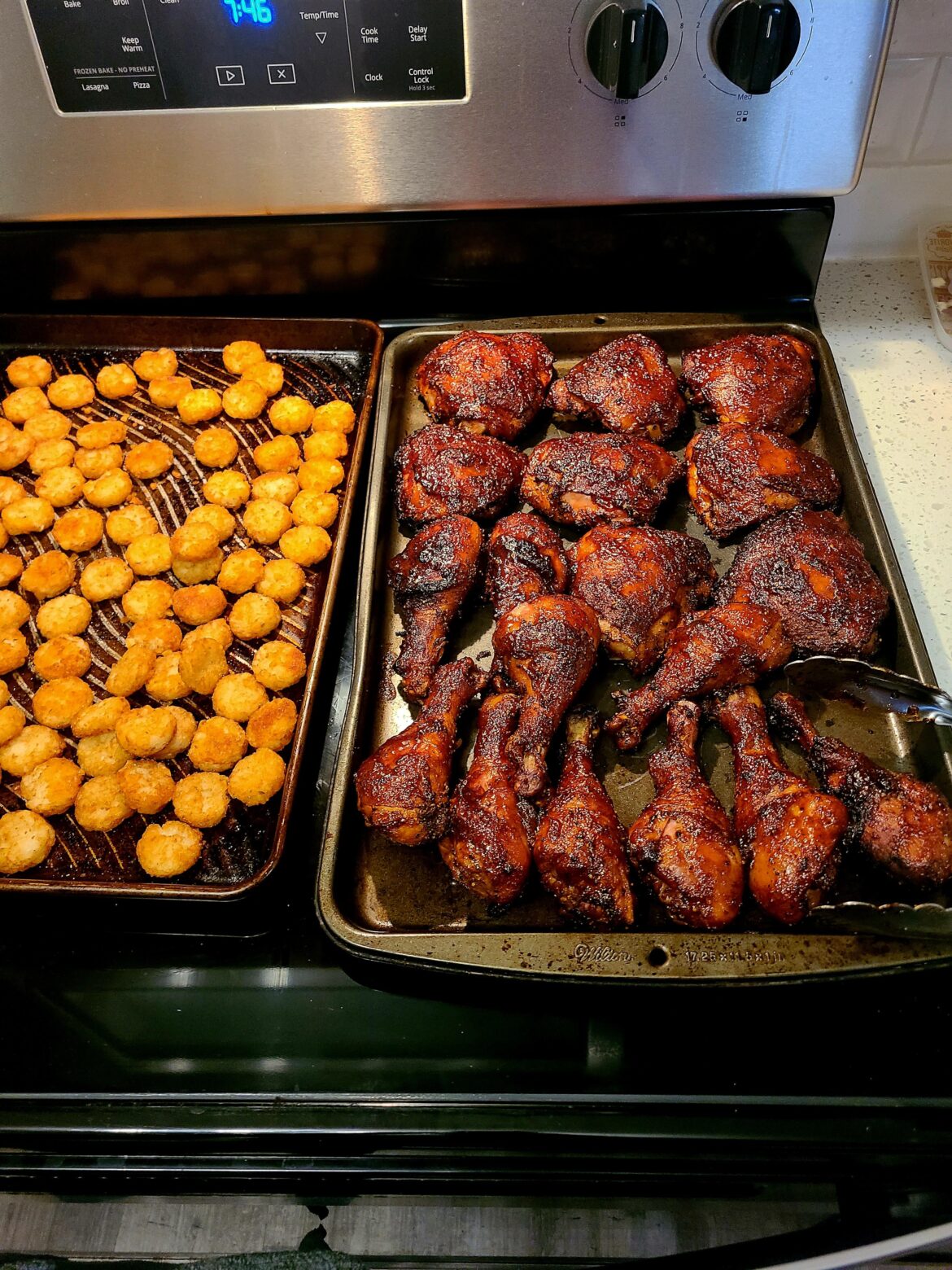 [Homemade] smoked bbq chicken and tots
