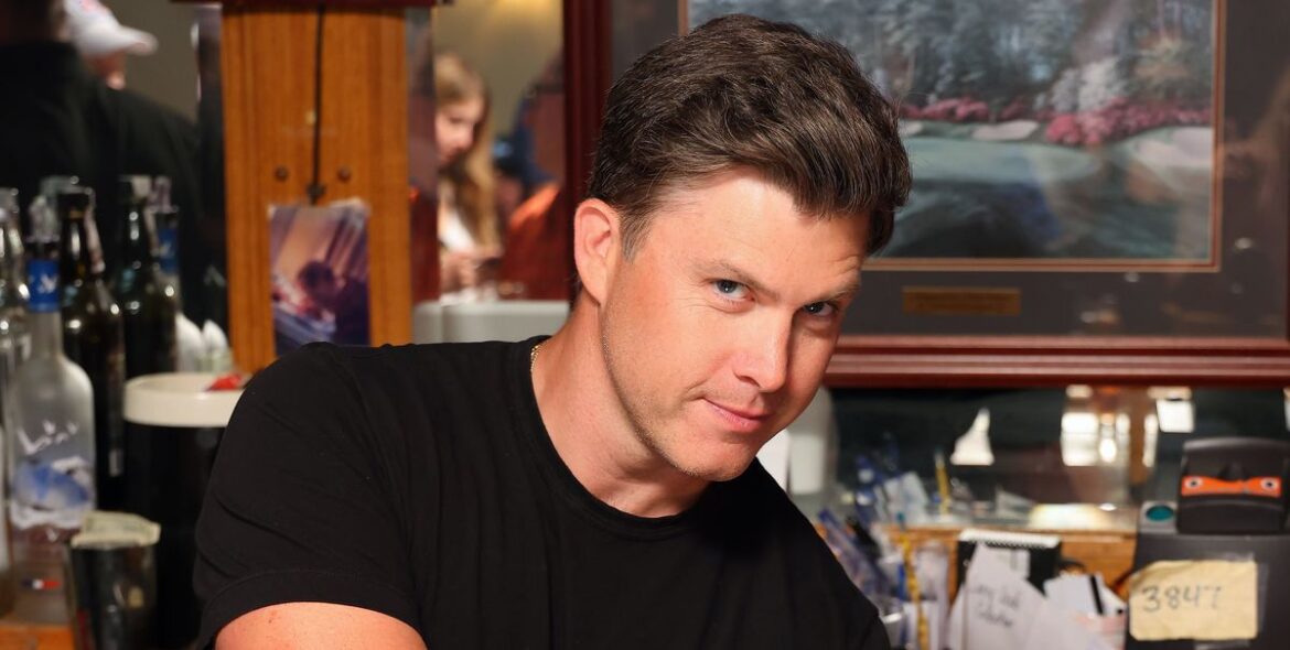 Colin Jost Judges Italian Restaurants By How They Prepare This One Dish Colin Jost Judges Italian Restaurants By How They Prepare This One Dish