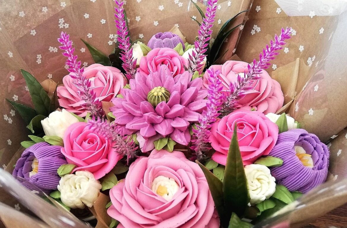 Buttercream florals! I think these are the most popular colour choices 🩷💜