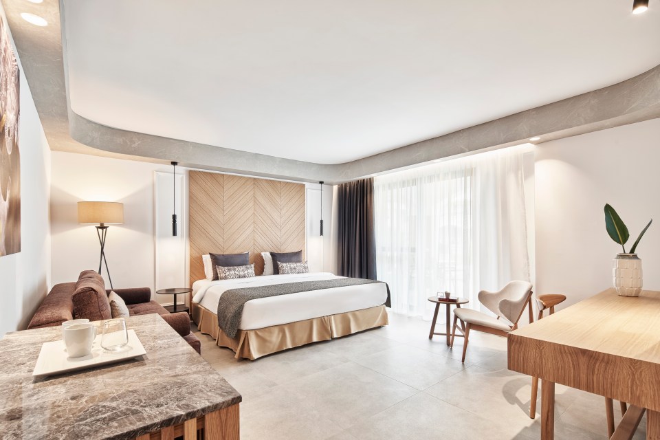 Hotel room with king-size bed and sitting area.