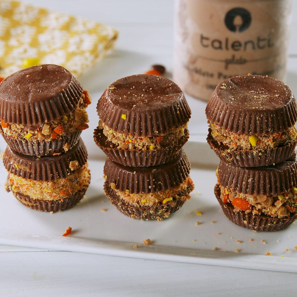 Cupcake, Food, Baking, Dessert, Buttercream, Cake, Baked goods, Cuisine, Petit four, Chocolate, 