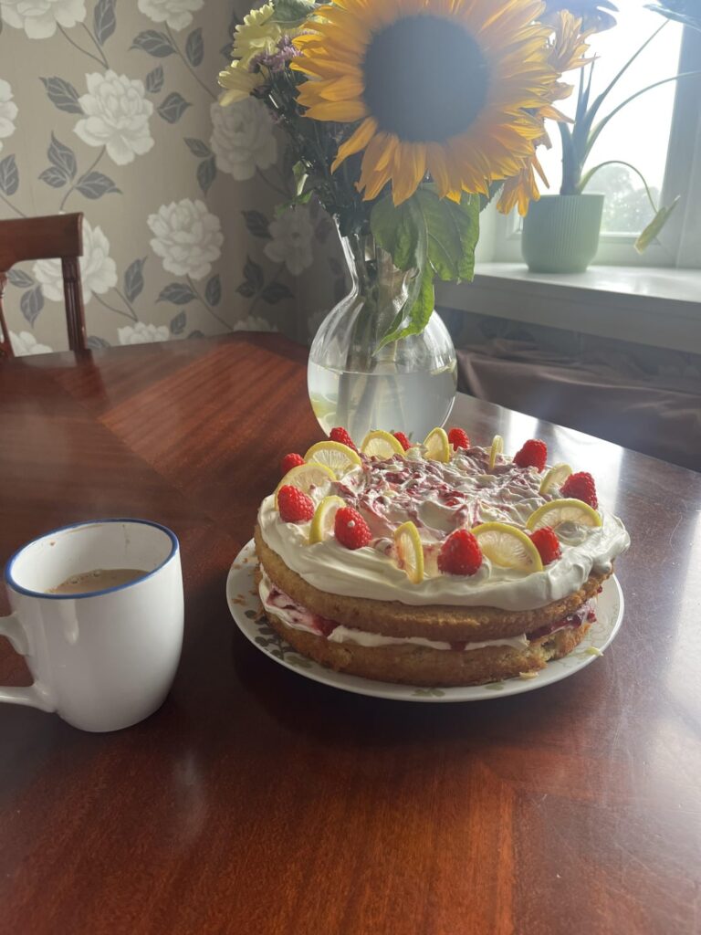 I made a raspberry and lemon curd cake to celebrate my embryo reaching 8 weeks (size of a raspberry). Baking is surprisingly fun 🍋