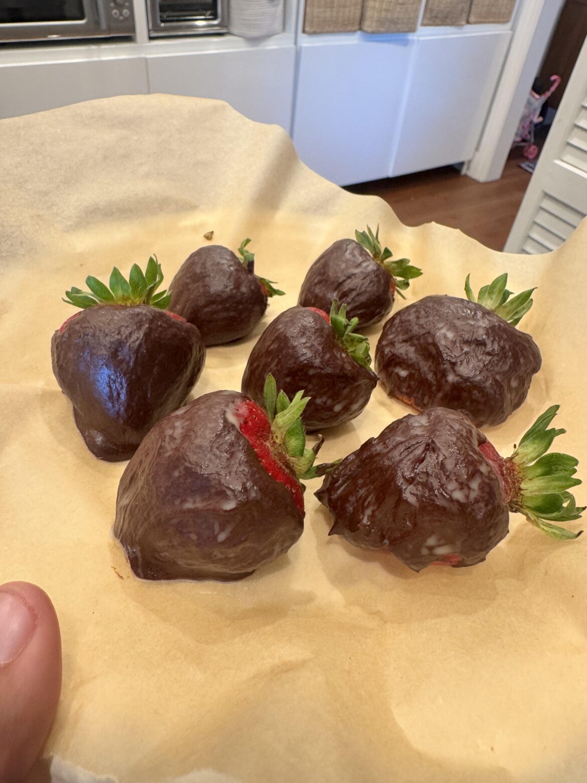 Unbelievably easy, <5 minute chocolate covered strawberries