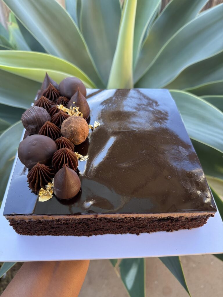 Client wanted my chocolate cake… but the one she saw wasn’t even mine 🫣