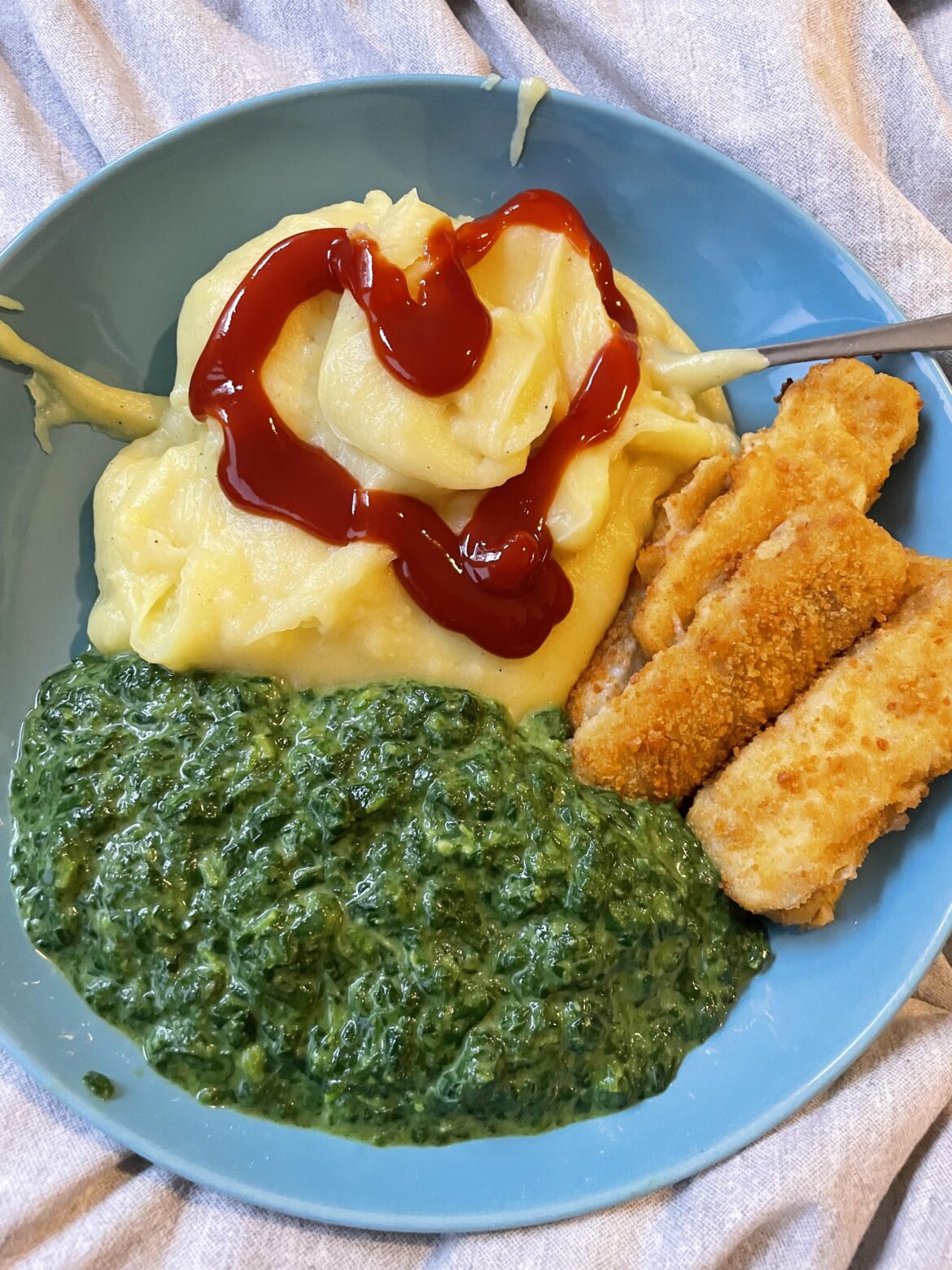 fish fingers mashed potatoes and creamed spinach
