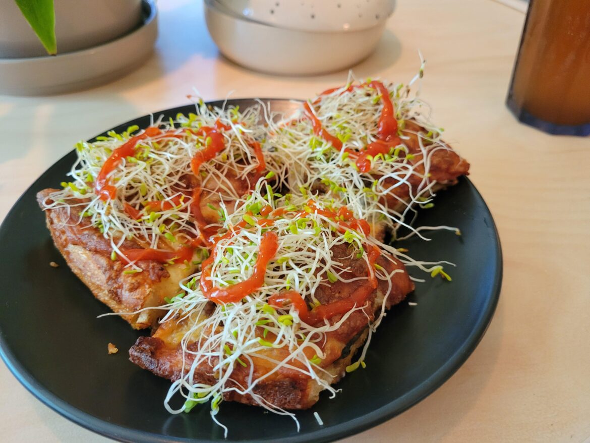 Alfalfa sprouts as a topping
