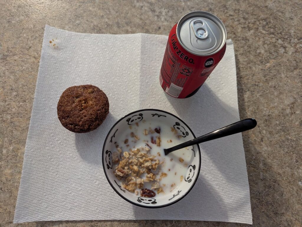 I enjoyed my muffin for breakfast but it's almost lunch time and now I have regrets 😅