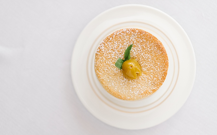 The Golden Plum soufflé, a signature and Roux family recipe. (© Anuwat Senivansa Na Ayudhya / MICHELIN Guide Thailand)