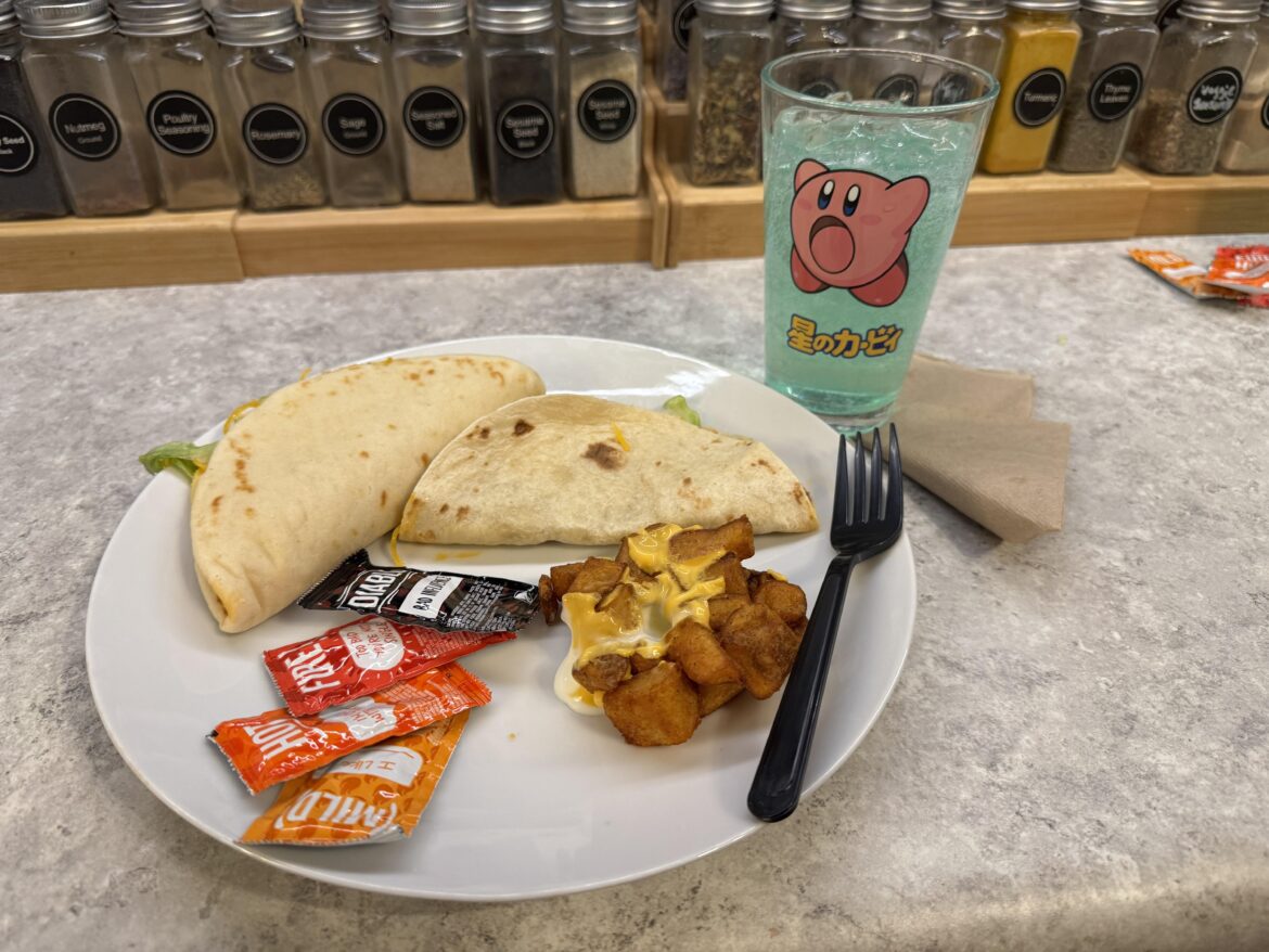 Mind if a white boy speak a lil Espanõl? Dinner by myself tonight, she left me.