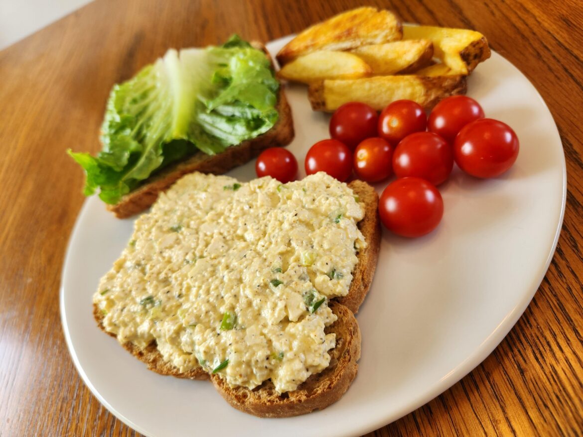 I didn't know that tofu "egg" salad was a thing but it's so good!