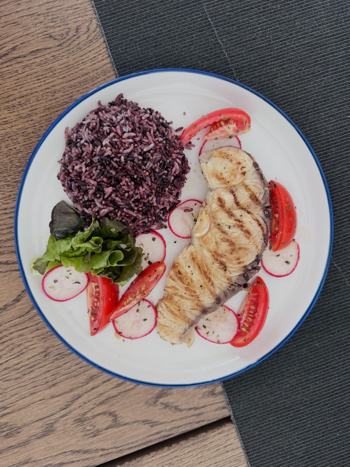 lemony-garlic grilled blue shark & zingy salad