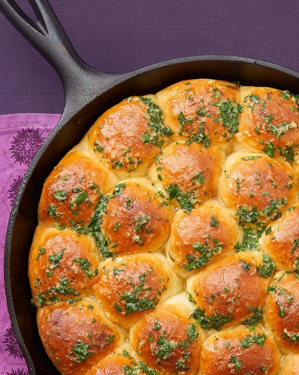 skillet dinner rolls with garlic butter