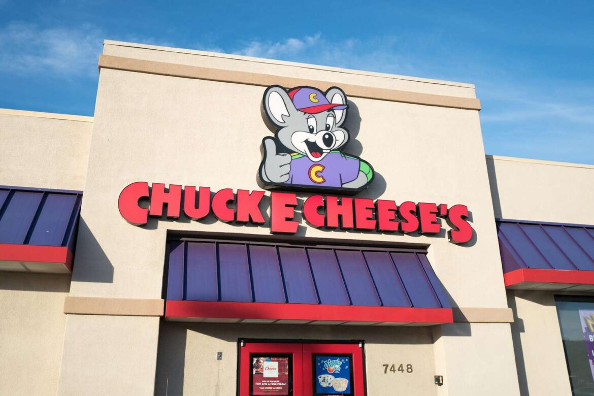 Chuck E. Cheese Is Selling Pizza on Delivery Apps as 'Pasqually's'