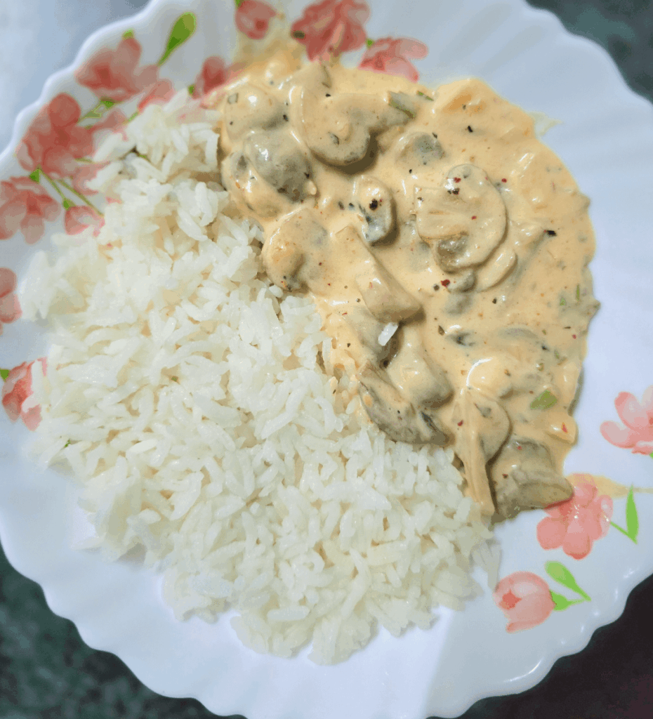Creamy mushroom sauce with rice