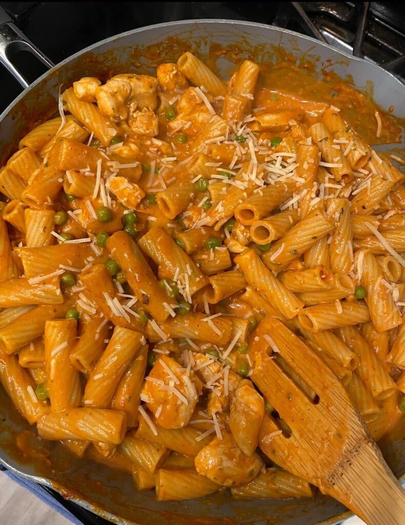 Spicy chicken rigatoni