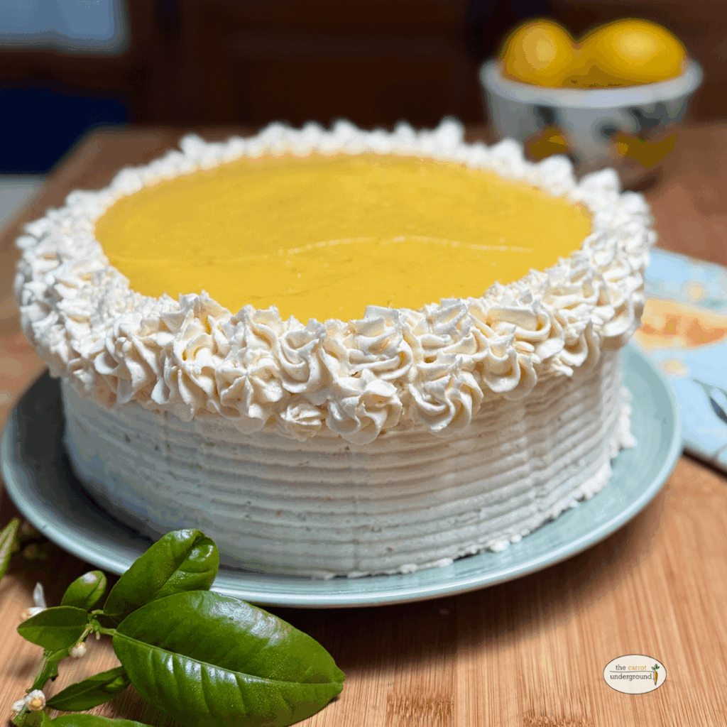 Vegan Lemon Cake 🍋 with lemon curd & lemon cream cheese frosting