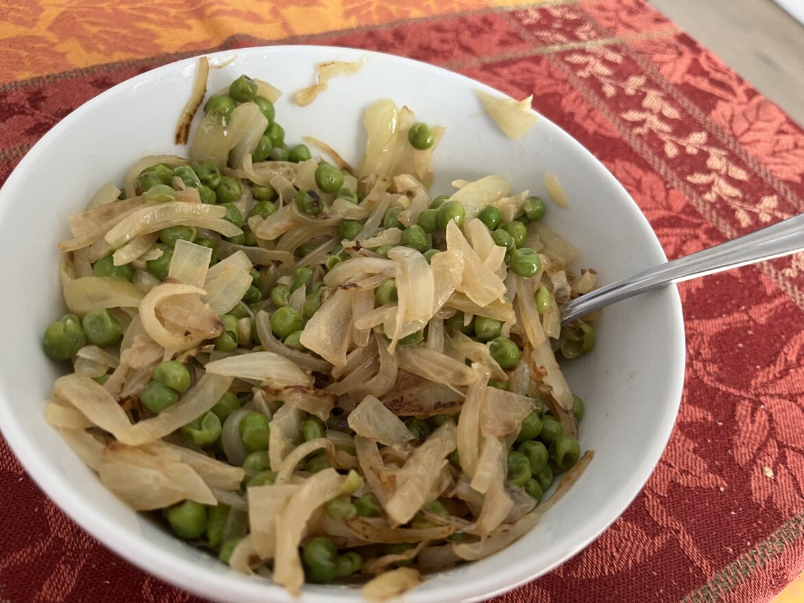 Butter-fried peas and onions for lunch