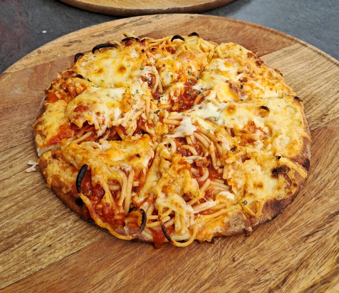 I present to you the pizza spaghetti bolognese I had this afternoon