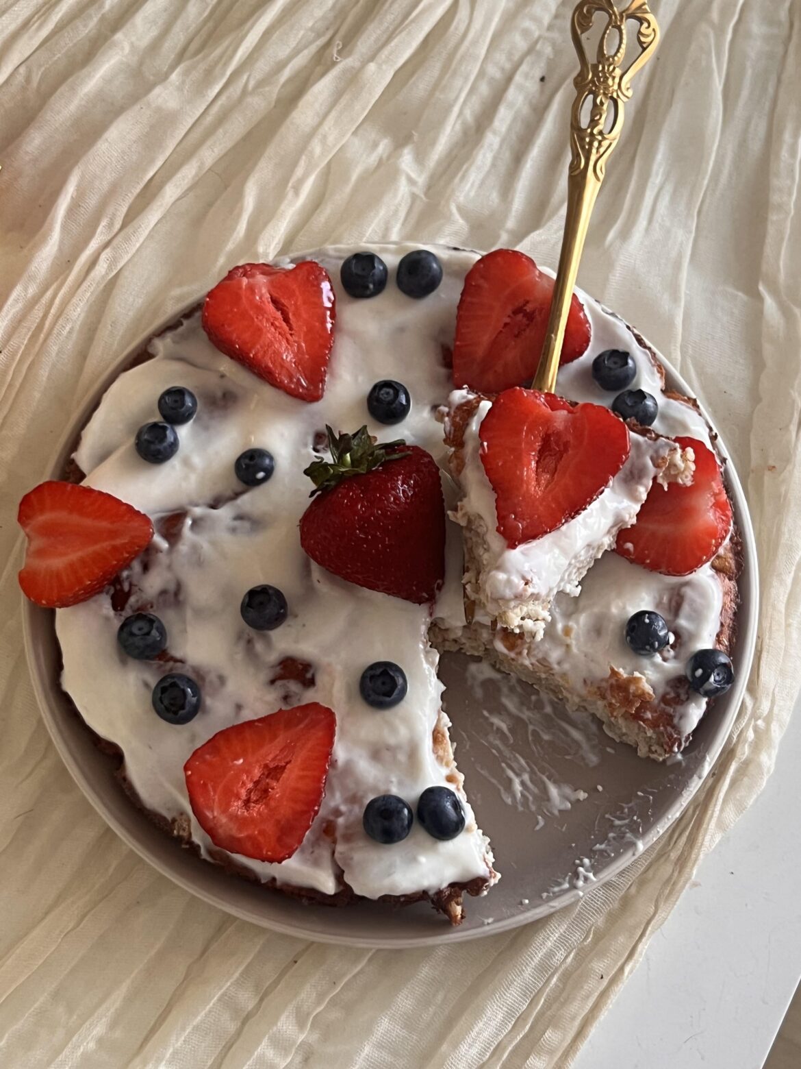 Baking oats is the anti food noise game changer for me, and I can get insane p:c ratios - this not so little experiment is 373 calories, 55g protein for example