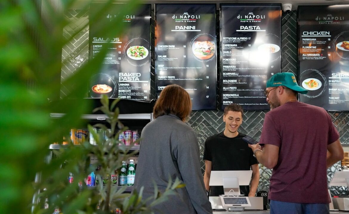 Di Napoli in Orem blends family tradition with casual style Di Napoli in Orem blends family tradition with casual style