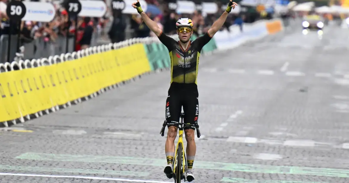 "Wout was still weighing his food"; Coach Heijboer and teammate Benoot share examples of van Aert's resilience