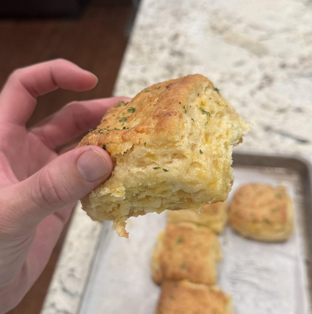[homemade] Cheddar Bay Biscuits