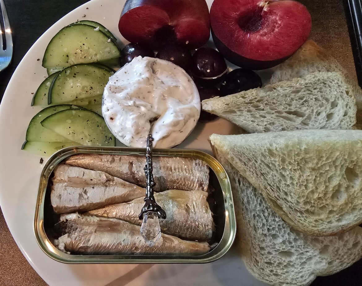 Sardines, sour cream with dill and lemon, and cucumbers on sourdough points ❤️