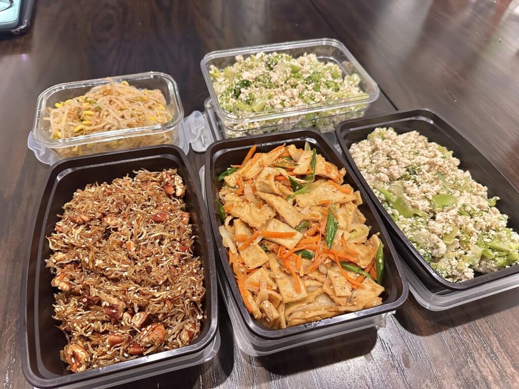 Felt motivated today and  made some banchan and  japchae from Umma (2025)